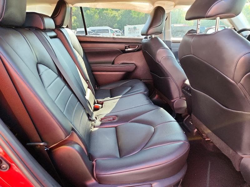 2021 TOYOTA HIGHLANDER XLE 11