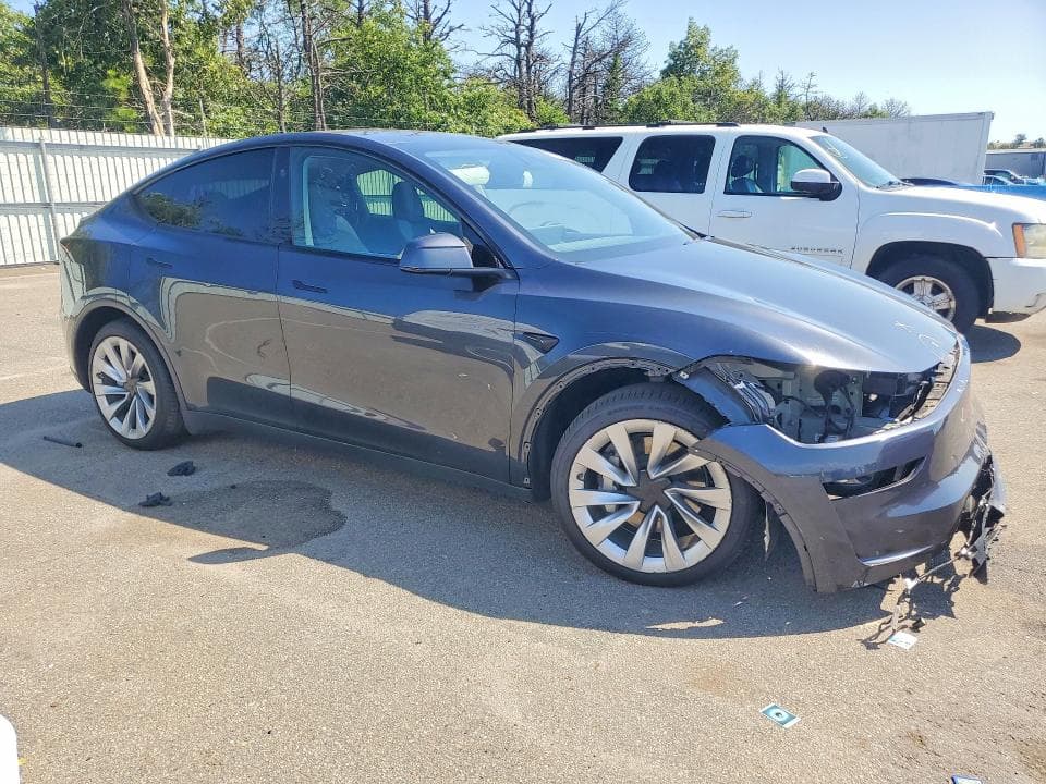 2026 TESLA MODEL Y 4