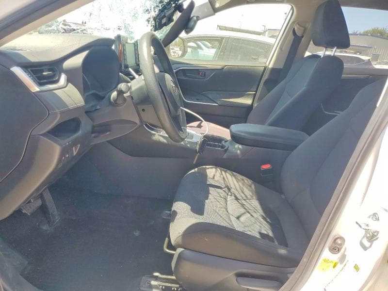 2019 TOYOTA RAV4 LE 7
