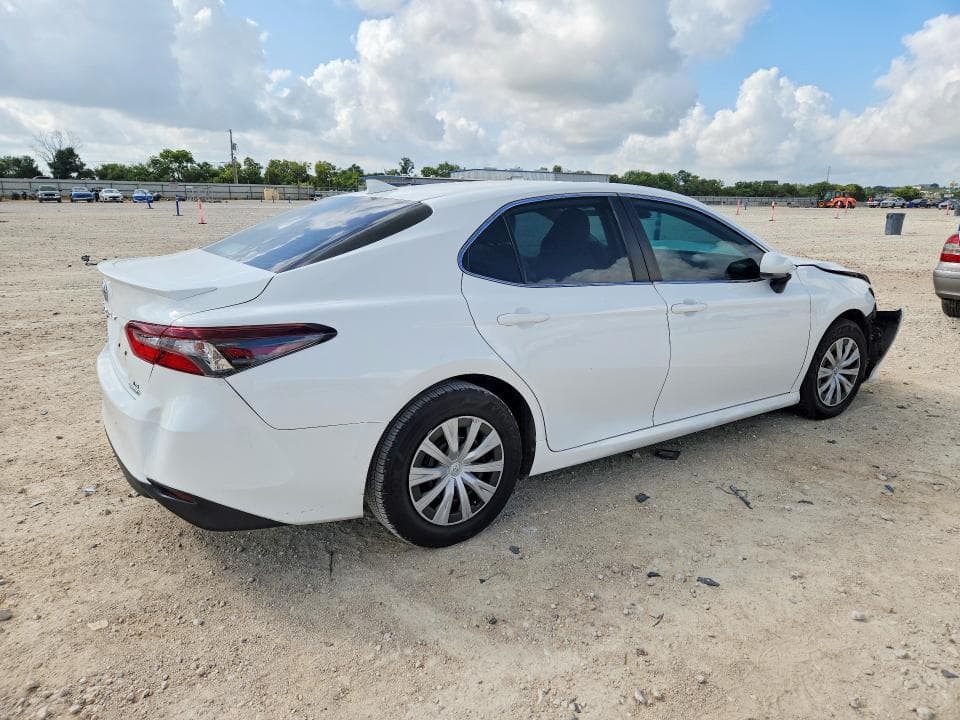 2022 TOYOTA CAMRY LE 3