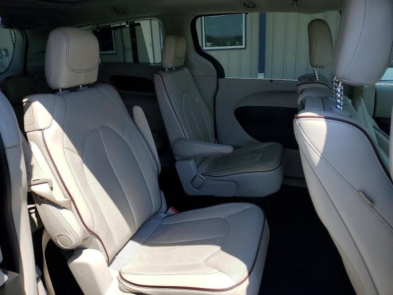 2017 CHRYSLER PACIFICA LIMITED 11
