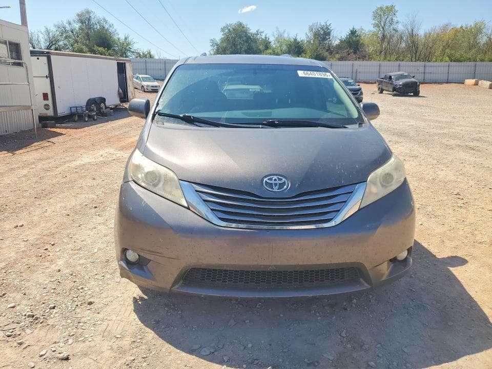2017 TOYOTA SIENNA XLE 8-PASSENGER 5