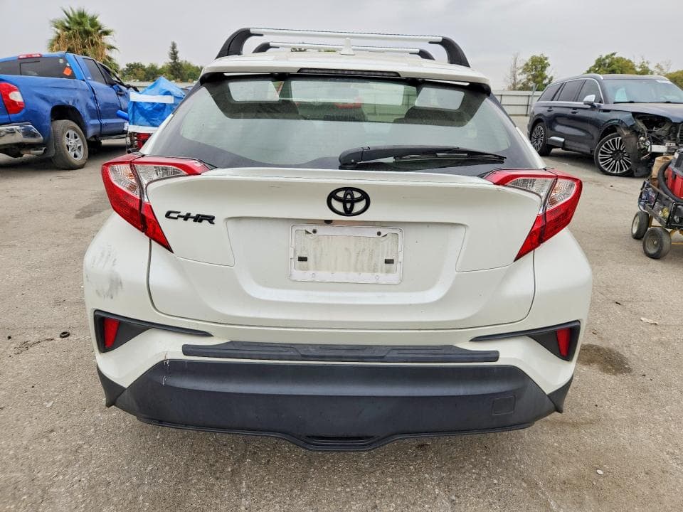 2021 TOYOTA C-HR XLE 6