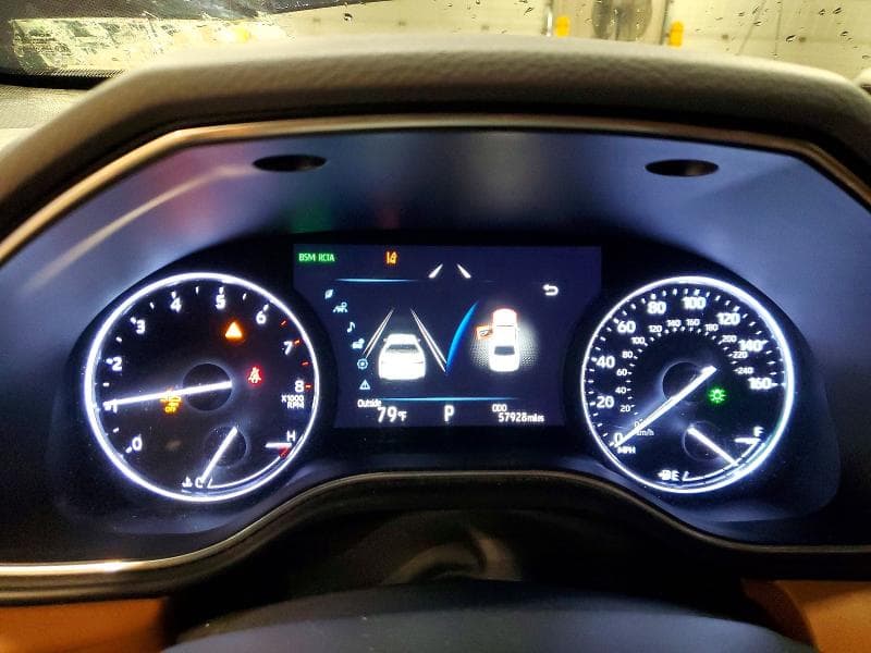 2019 TOYOTA AVALON LIMITED 9