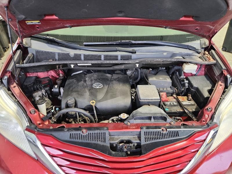 2017 TOYOTA SIENNA LE 12
