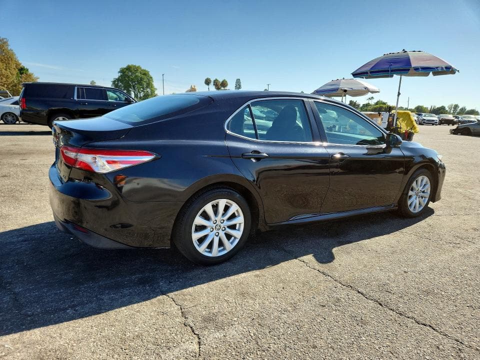 2018 TOYOTA CAMRY LE 3