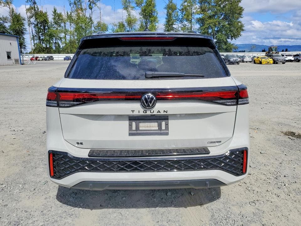 2025 VOLKSWAGEN TIGUAN SE R-LINE BLACK 6