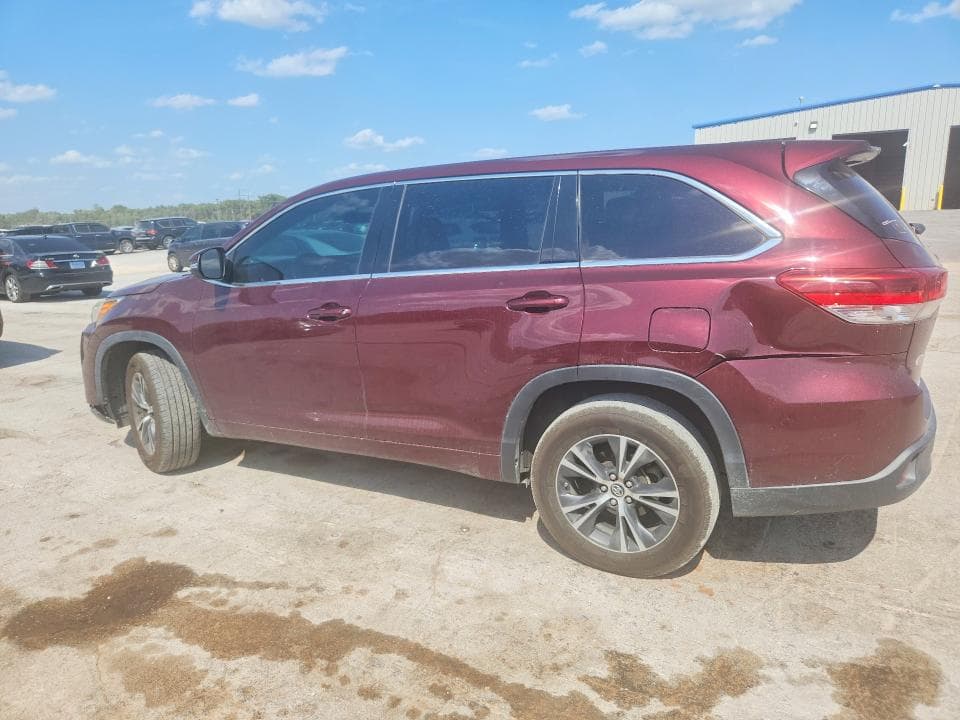 2018 TOYOTA HIGHLANDER LE 2