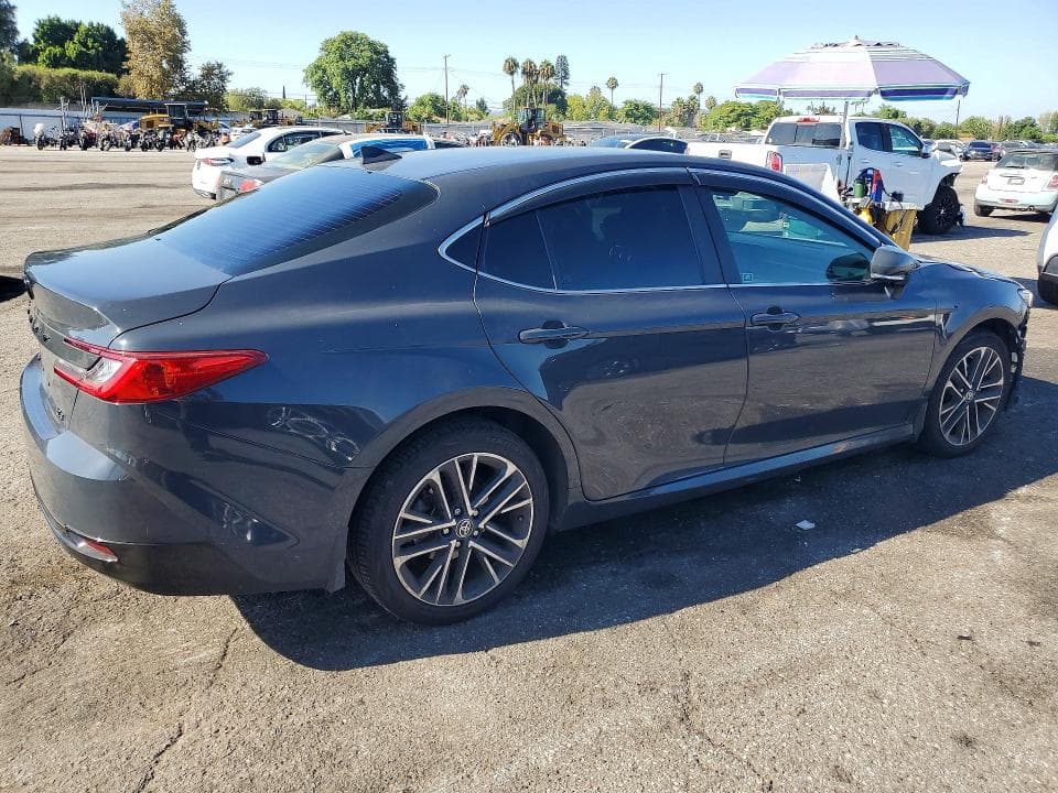 2025 TOYOTA CAMRY XLE 3