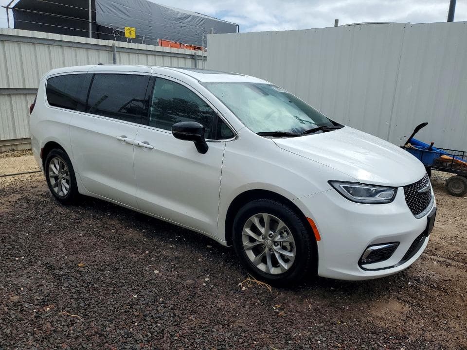 2026 CHRYSLER PACIFICA LIMITED 4