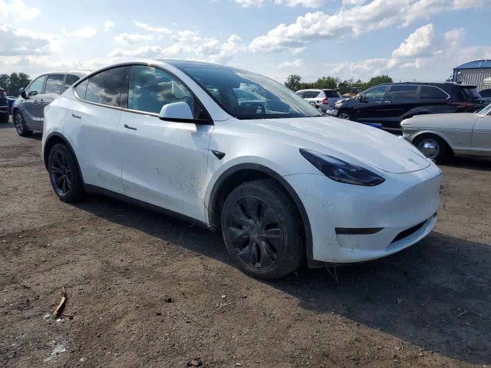 2024 TESLA MODEL Y 4