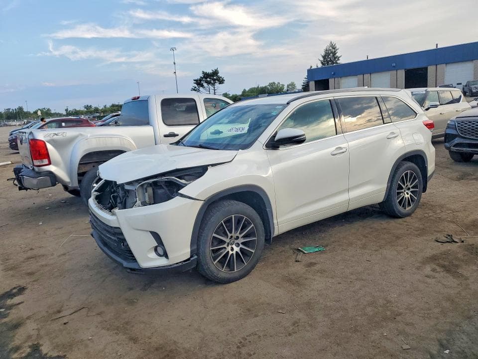 2018 TOYOTA HIGHLANDER SE - 1