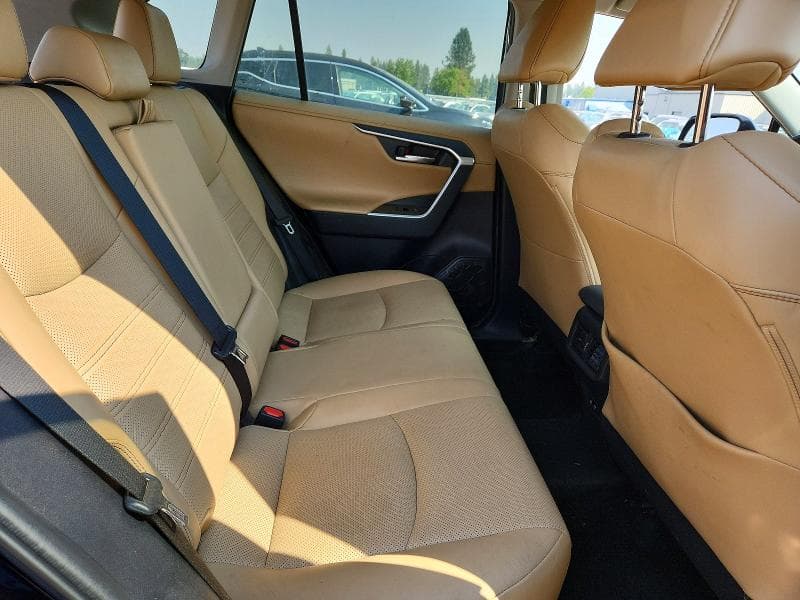 2019 TOYOTA RAV4 LIMITED 10