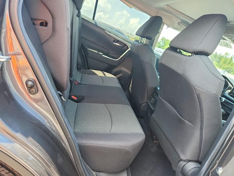 2022 TOYOTA RAV4 XLE 11