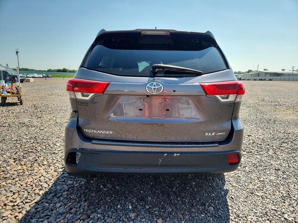 2019 TOYOTA HIGHLANDER XLE 6