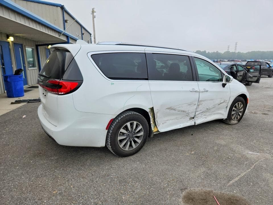 2021 CHRYSLER PACIFICA TOURING L 3
