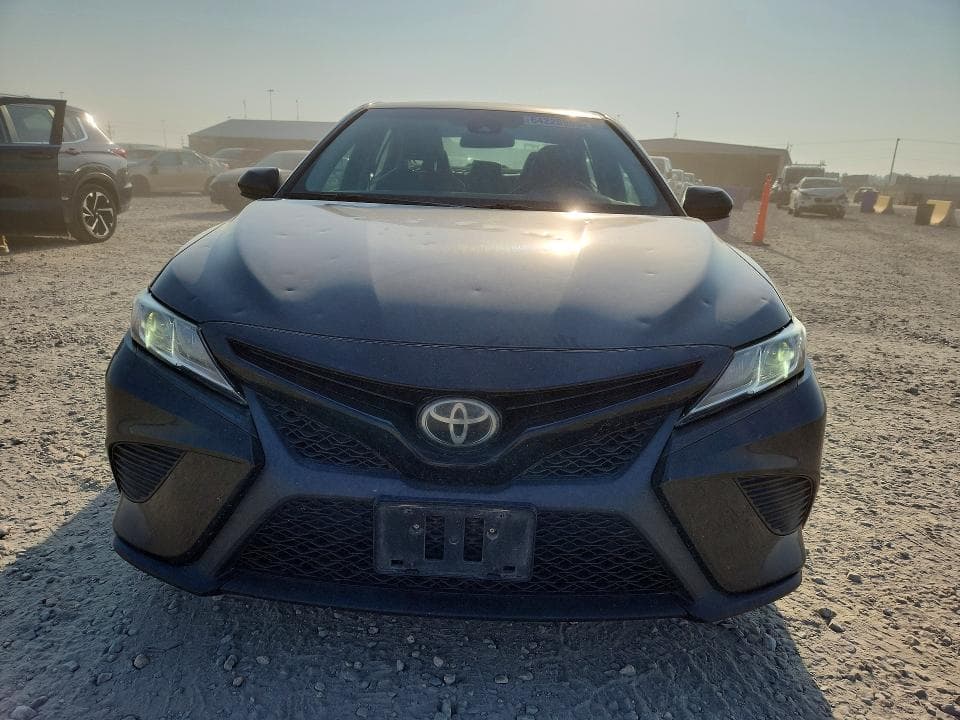 2018 TOYOTA CAMRY SE 5