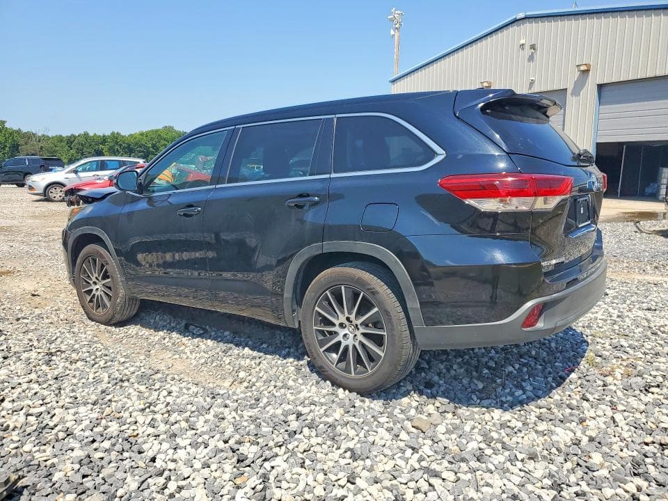 2018 TOYOTA HIGHLANDER SE 2
