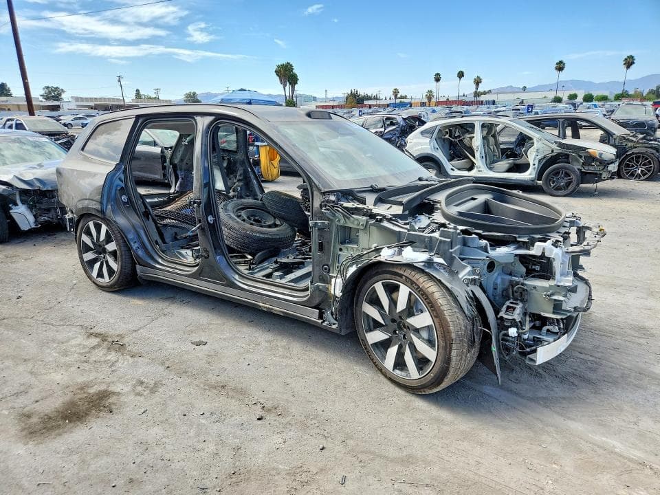 2025 VOLVO EX90 ULTRA 4