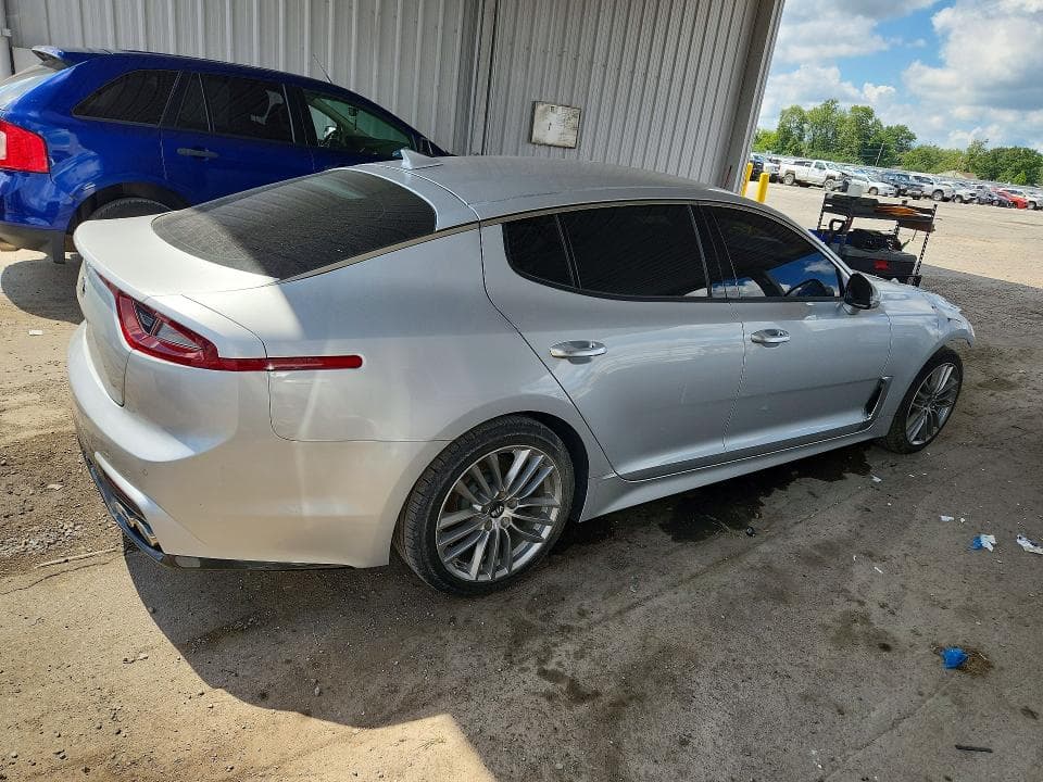2018 KIA STINGER BASE 3