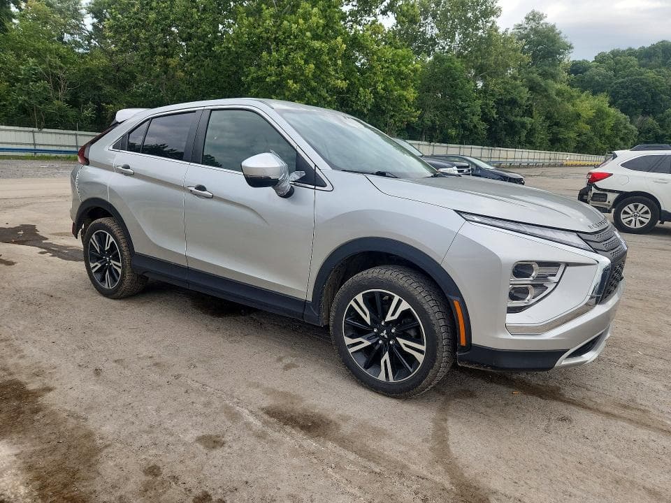 2023 MITSUBISHI ECLIPSE CROSS SE 4