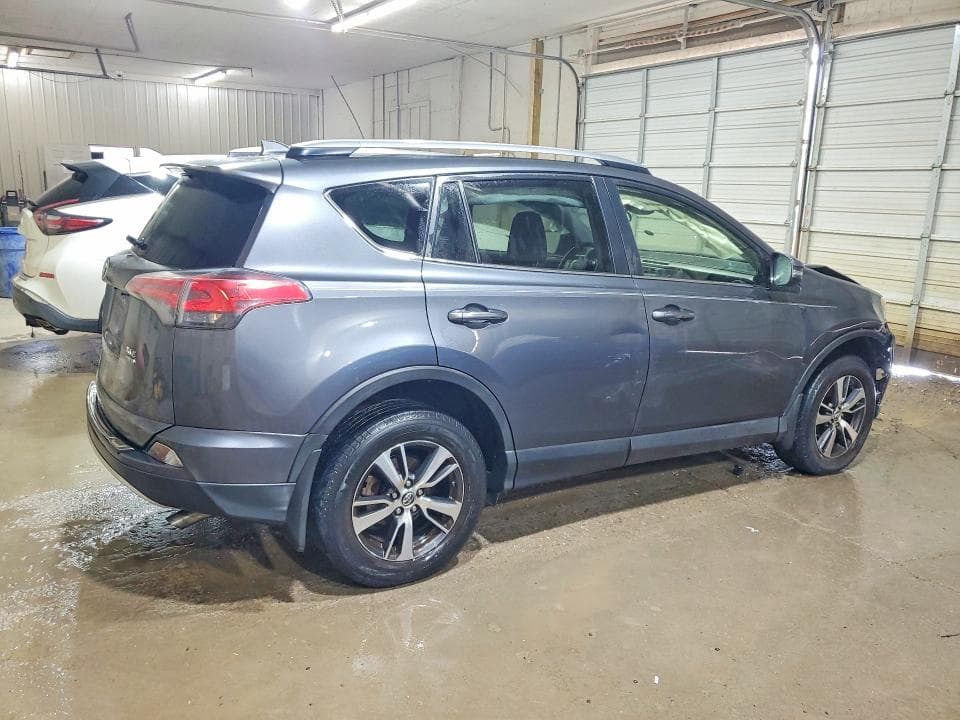 2018 TOYOTA RAV4 XLE 3