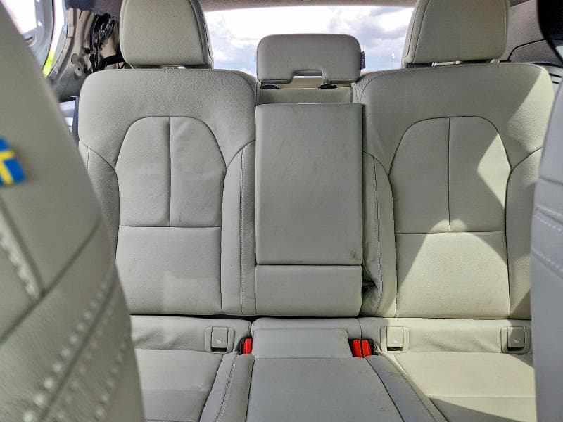 2019 VOLVO XC40 T5 MOMENTUM 10
