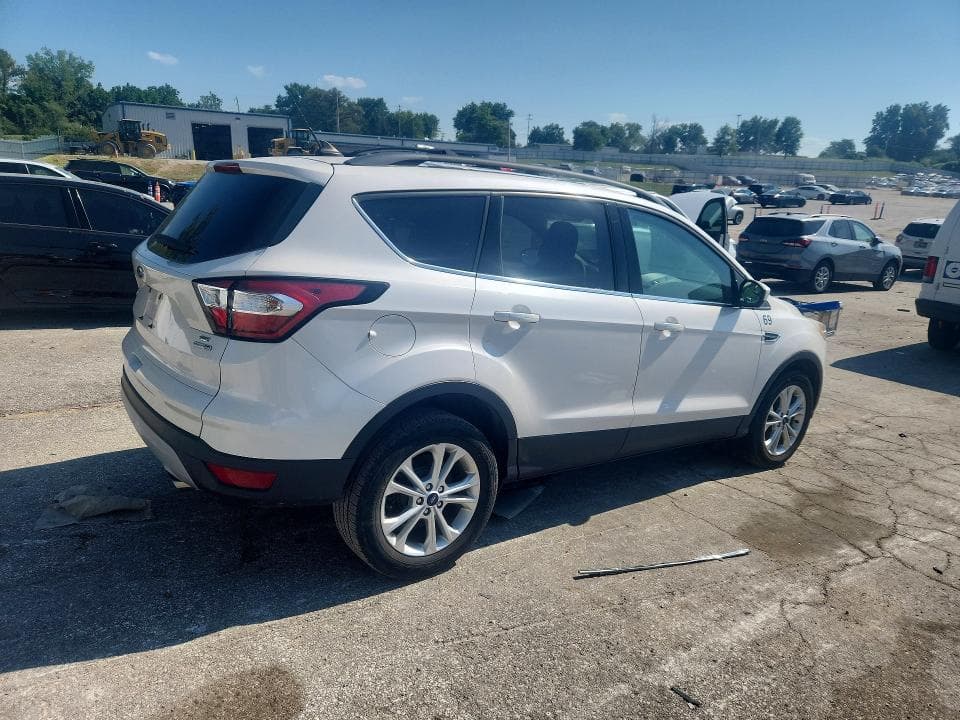 2018 FORD ESCAPE SE 3