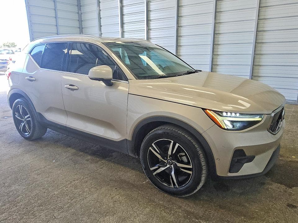 2023 VOLVO XC40 PLUS 4