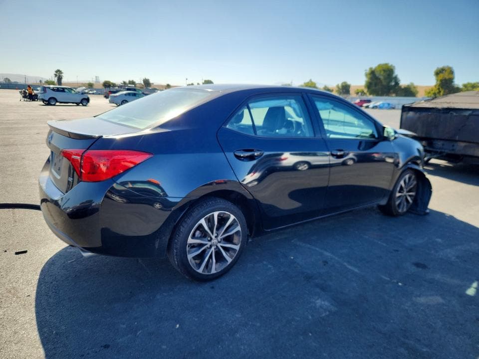 2017 TOYOTA COROLLA SE 3