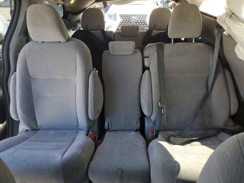 2017 TOYOTA SIENNA LE 10