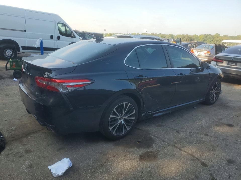 2019 TOYOTA CAMRY SE 3