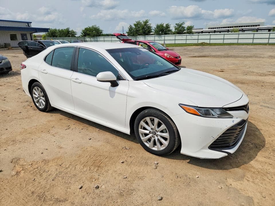 2018 TOYOTA CAMRY LE 4
