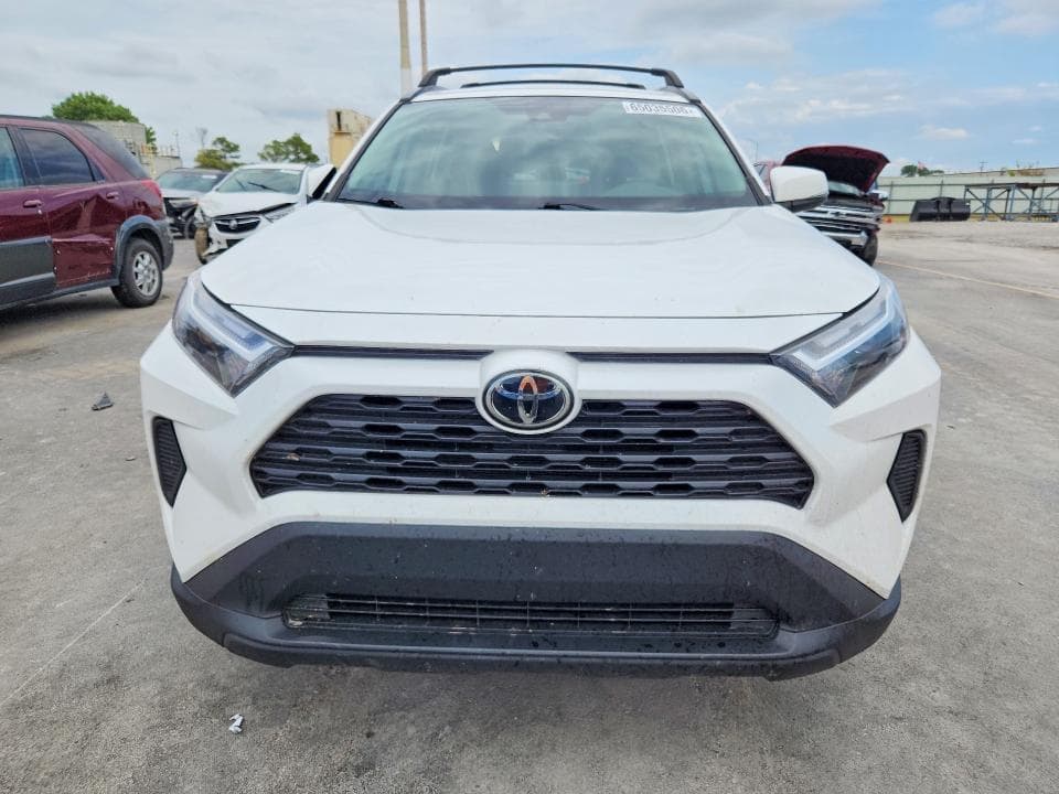 2023 TOYOTA RAV4 XLE 5