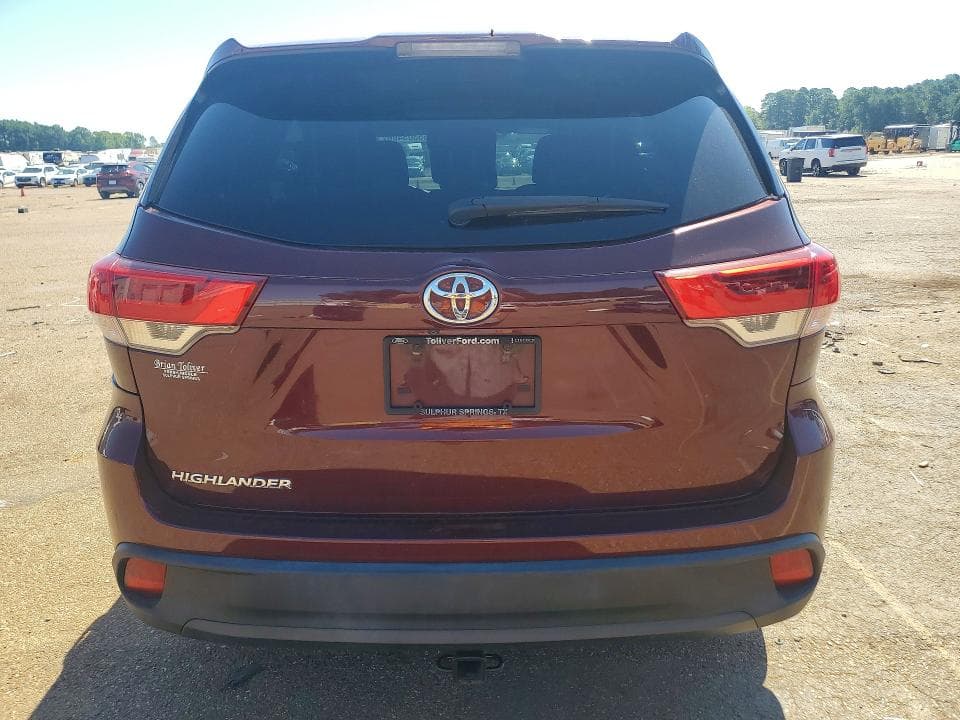 2017 TOYOTA HIGHLANDER LE 6