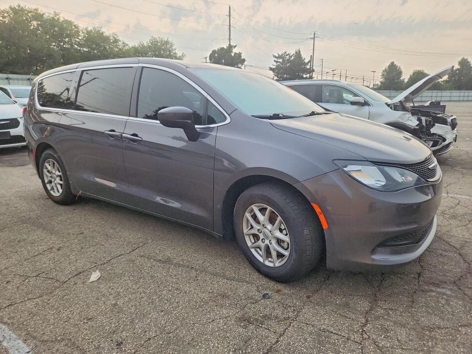2023 CHRYSLER VOYAGER LX 4
