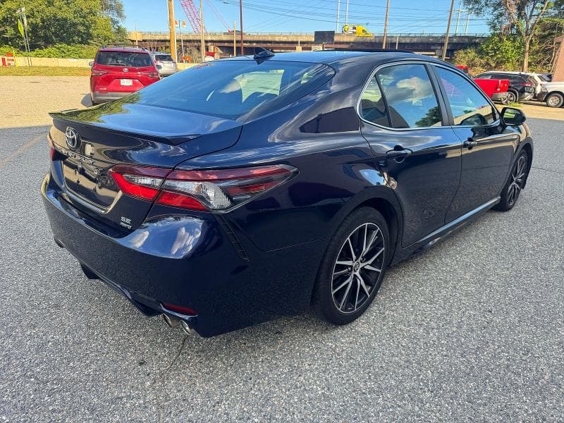 2022 TOYOTA CAMRY SE 4