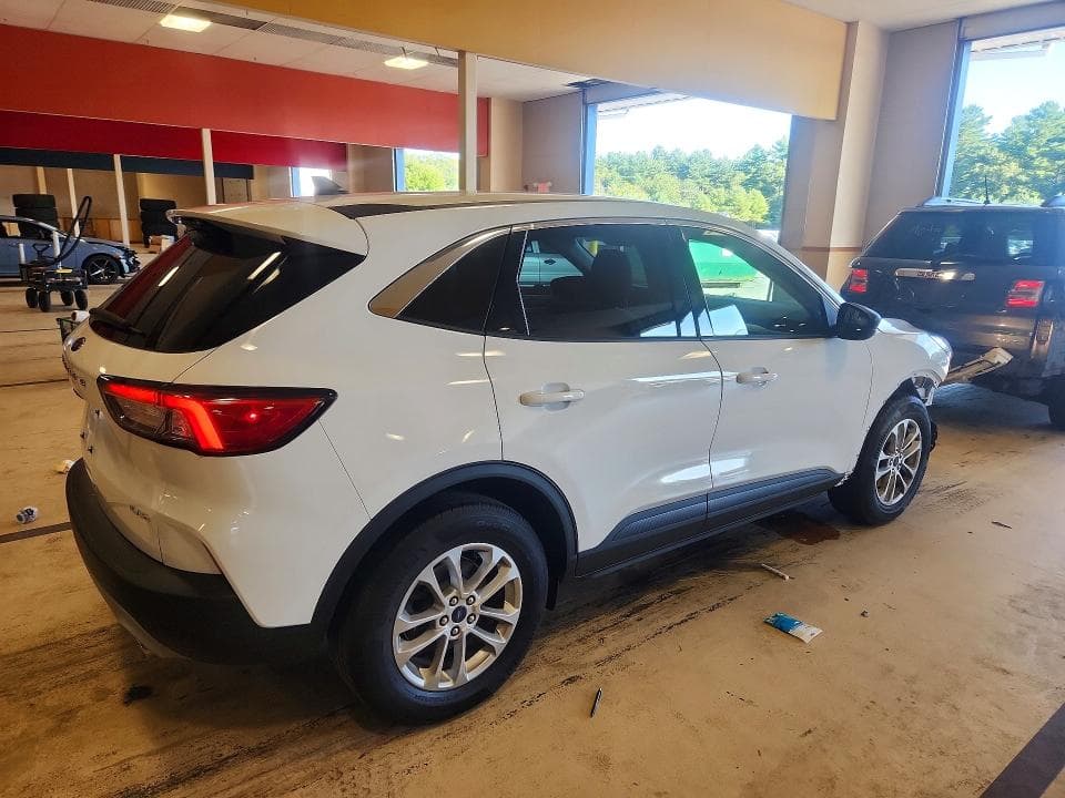 2022 FORD ESCAPE SE 3