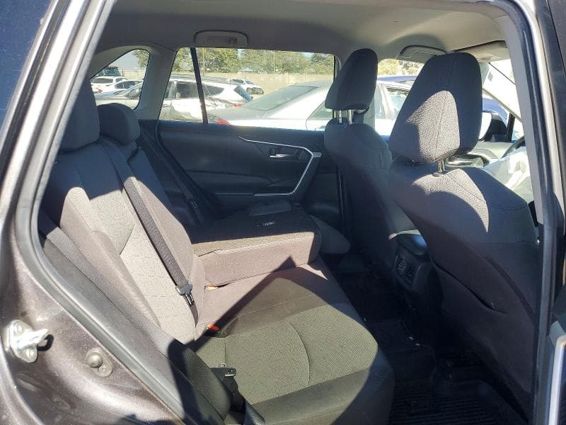 2022 TOYOTA RAV4 XLE 11