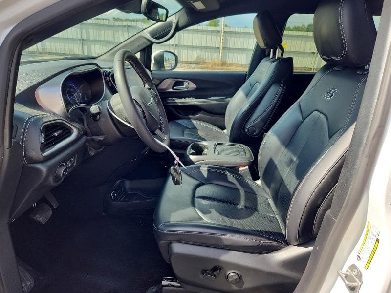 2023 CHRYSLER PACIFICA TOURING L 7