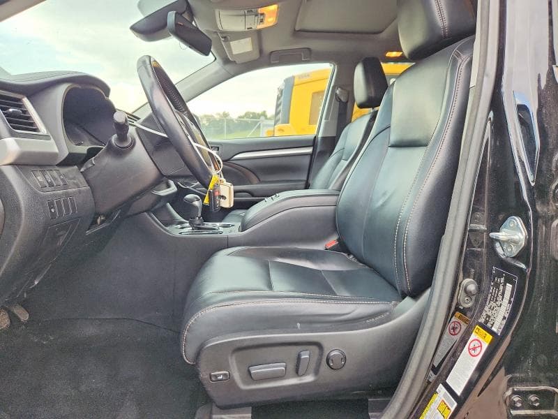 2017 TOYOTA HIGHLANDER XLE 7