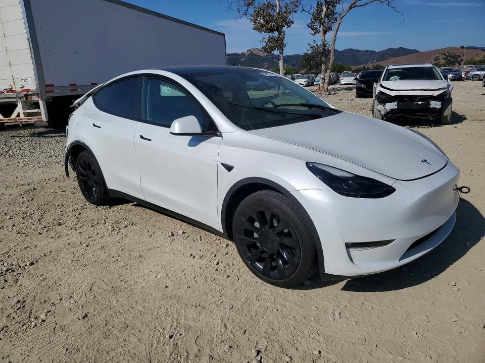2023 TESLA MODEL Y 4
