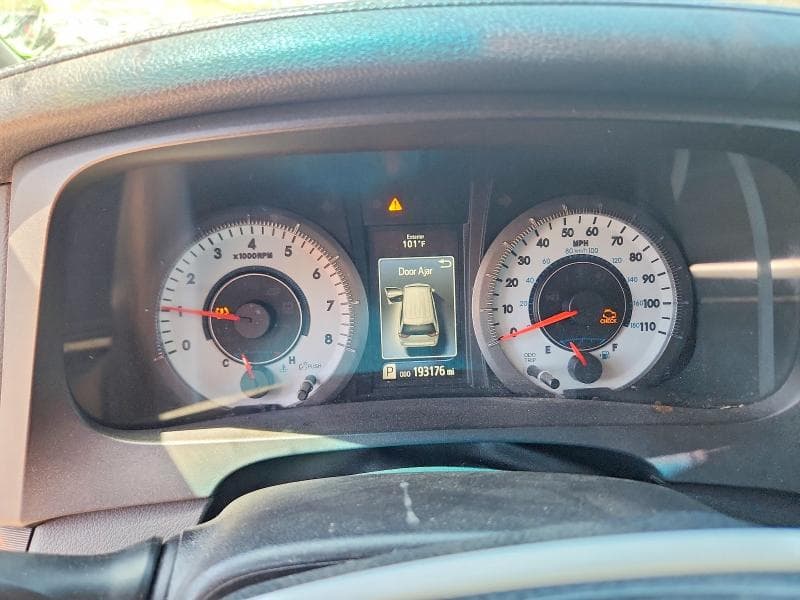 2017 TOYOTA SIENNA SE 9