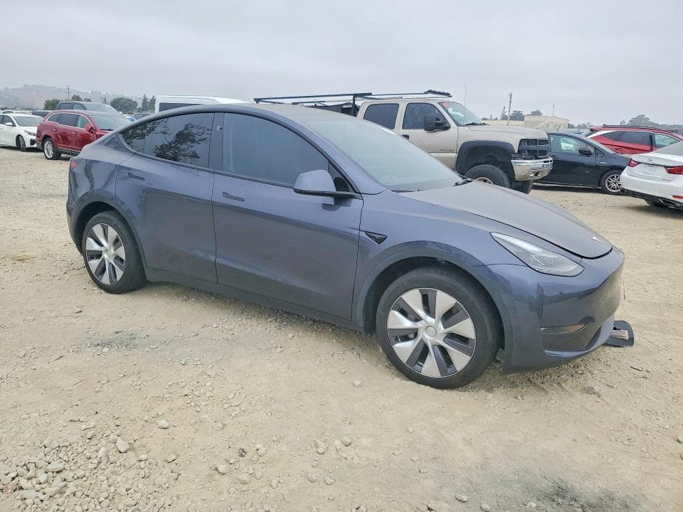 2023 TESLA MODEL Y 4