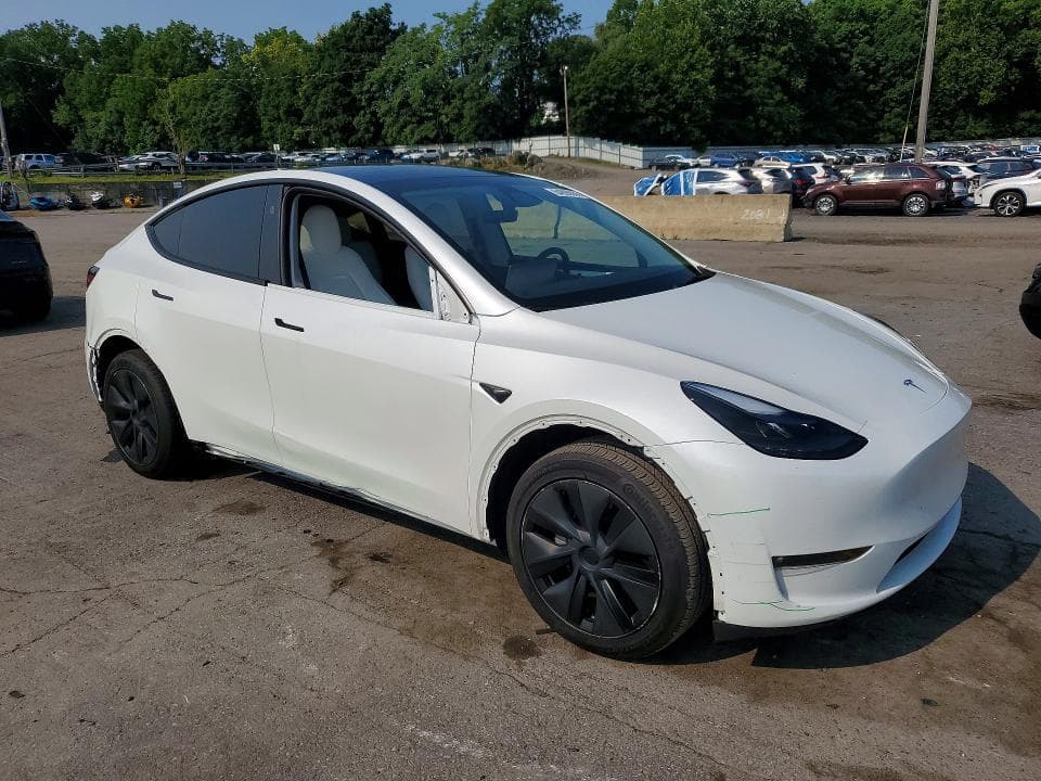 2024 TESLA MODEL Y 4