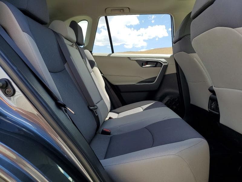 2019 TOYOTA RAV4 XLE 11