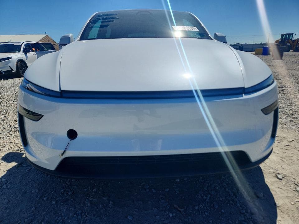 2026 TESLA MODEL Y 5