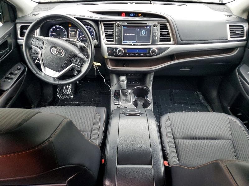 2017 TOYOTA HIGHLANDER LE PLUS 8