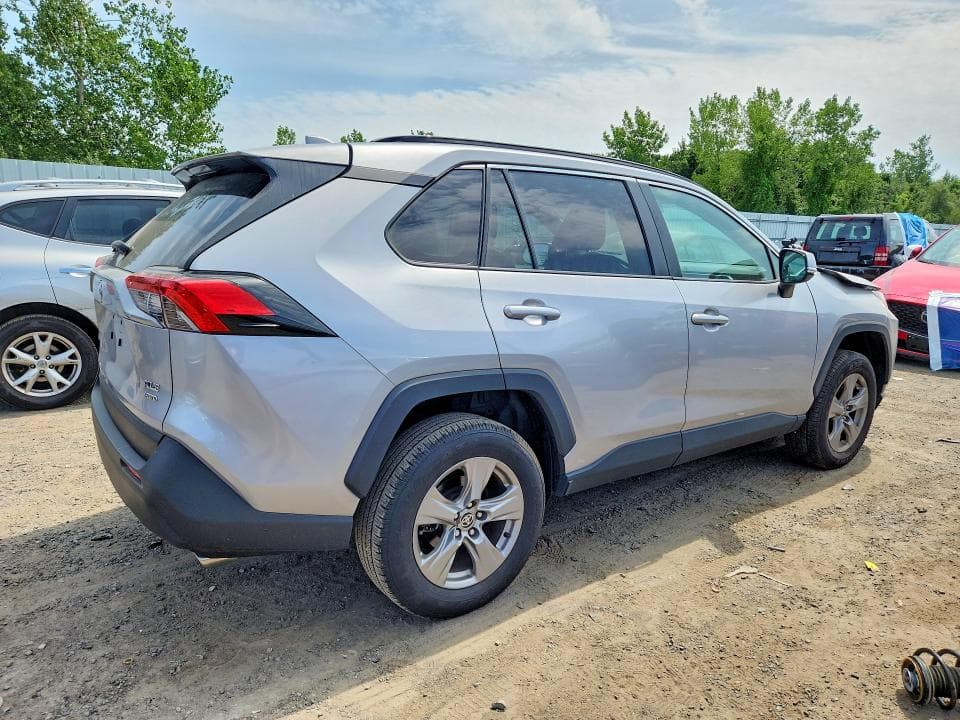 2024 TOYOTA RAV4 XLE 3