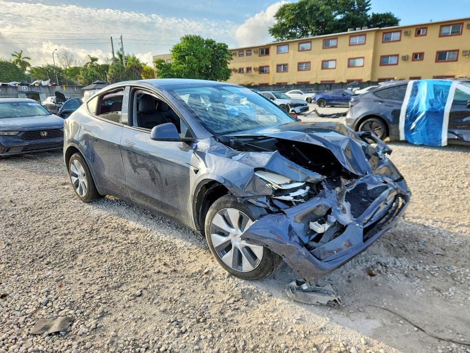 2023 TESLA MODEL Y 4